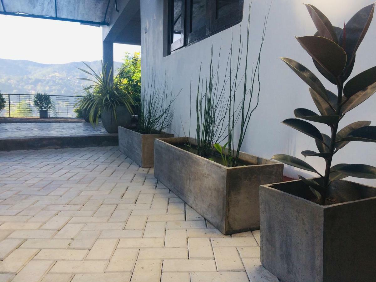 Selyna Sky Terrace Bed & Breakfast แคนดี้ ภายนอก รูปภาพ